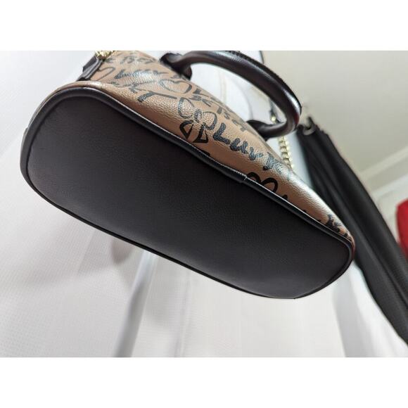 BETSEY JOHNSON! BLACK & TAN LOGO FABRIC CROSSBODY PURSE, BAG, HANDBAG! SWEET! - Picture 7 of 12